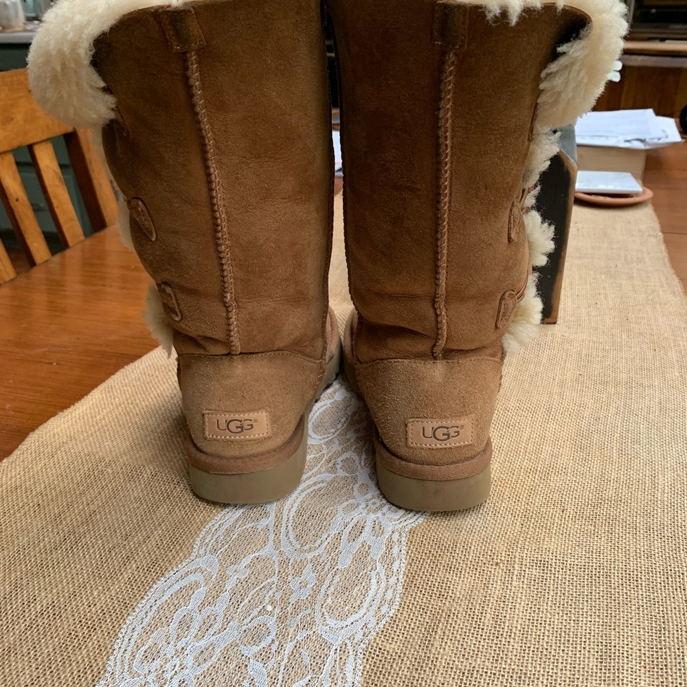 Ugg Bailey Button Boots Size 6 - Picture 4 of 15